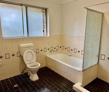 Location&comma; Spacious Town House - Photo 5