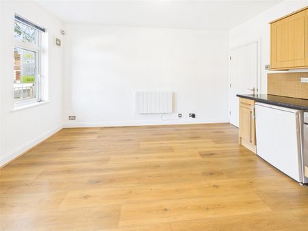 Heath Road, Twickenham, Middlesex, UK, TW1 - Photo 2