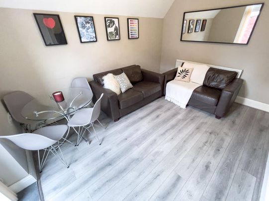 4 bedroom terraced house to rent - Photo 1