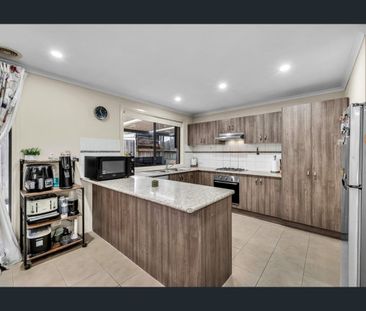Family-Friendly Home in a Convenient Pakenham Location - Photo 5
