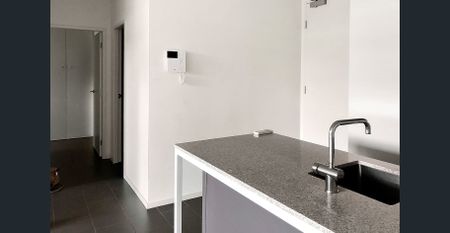 Beautifully appointed two-bedroom apartment in the heart of Richmond - Photo 3