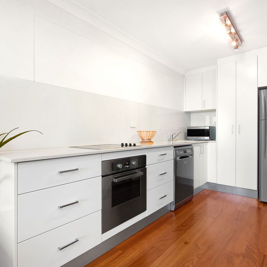 Stylish and contemporary apartment in a great location - Photo 1