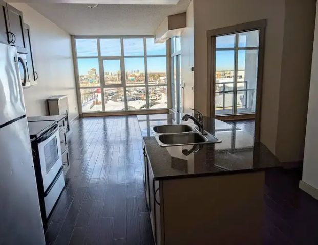 Top Floor 1-bedroom condo, floor to ceiling windows overlooking Downtown | 6307 - 11811 Lake Fraser Drive SE, Calgary - Photo 1