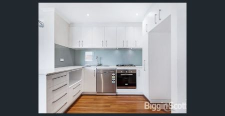 Living in the heart of Springvale Central - Photo 5