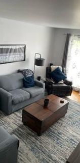 GRAND 4 1/2 ++ CHAUFFAGE INCLUS ++ FRAIS PEINTURER ++ RÉNOVER *** À VOIR *** - Photo 1