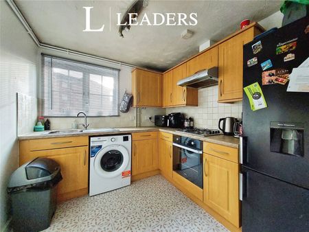 2 bedroom apartment to rent Browning Drive, Wickford, Essex, SS12 - Photo 4