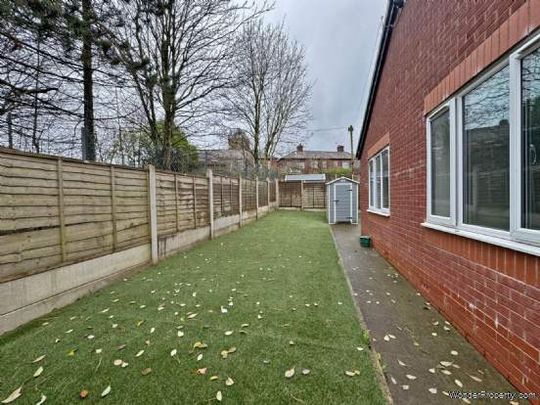 2 bedroom property to rent in Oldham - Photo 1