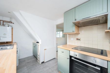 2 bedroom end of terrace house to rent - Photo 5