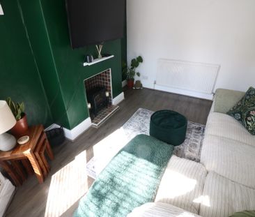 35 Westbourne Grove - Photo 2
