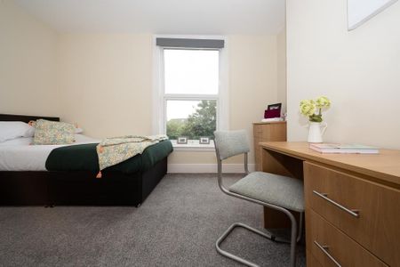 4 bedroom apartment to rent - Photo 5
