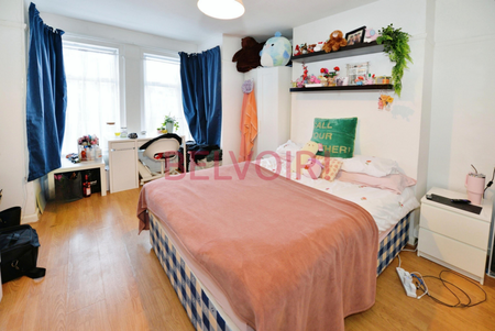 4 bedroom semi-detached house to rent - Photo 5