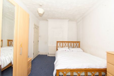 Large 4 Bed Student House - Photo 2