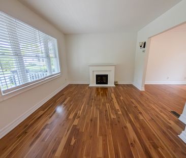 Spacious Fully Detached House in Niagara Falls! - Photo 2