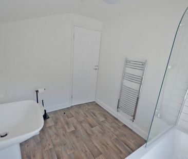 3 bedroom end of terrace house to rent - Photo 3