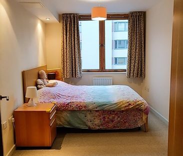 2 Bed Flat, The Crescent, BS1 - Photo 4
