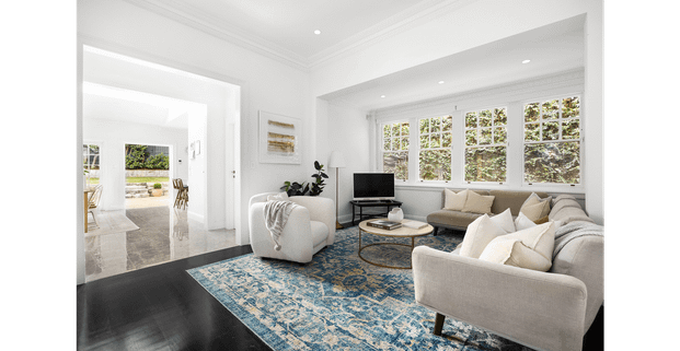 SUNLIT FAMILY RESIDENCE IN EXCLUSIVE HARBOURSIDE ENCLAVE! - Photo 1