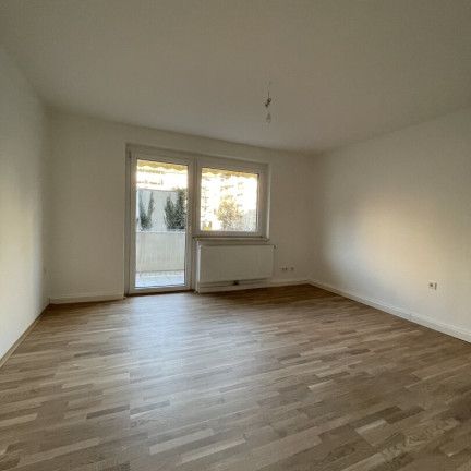 Fertig sanierte 3-Raum-Wohnung mit Balkon und Duschbad am Bindermichl! Ab sofort! - Photo 1