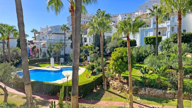 Alquiler de chalet pareado en Avenida del Sol - Photo 1