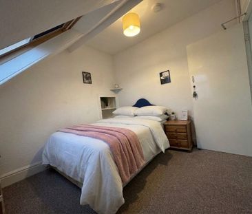 3 bedroom apartment to rent - Photo 4