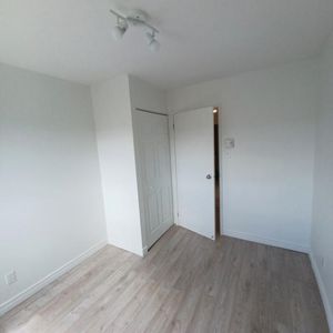 41/2 Québec**Charlesbourg**1 mois gratuit**Ascenseur**Béton**Frais peint**Non fumeur de toute substance**libre à partir de décembre, 1175$ - Photo 2