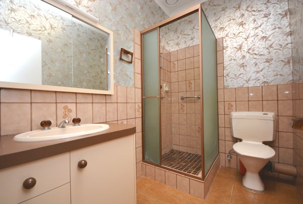 Low Maintenance Living in the Heart of Elsternwick - Photo 1