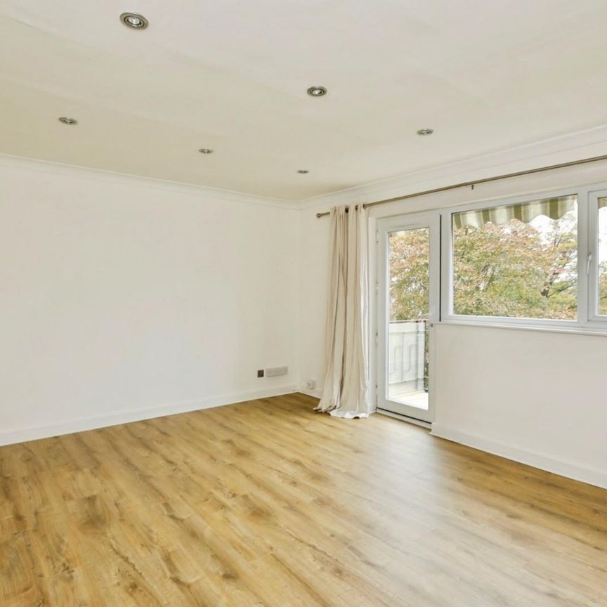 2 bedroom Flat To Let - Photo 1