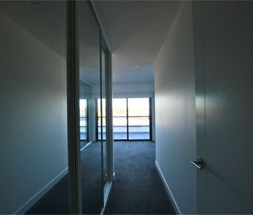 Spacious Contemporary Townhouse - Photo 5