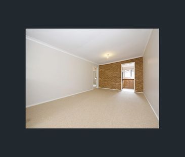 Freshly Painted Villa in Prime Scarborough Location - Photo 2