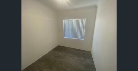 WELL PRESENTED BRAND NEW HOME IN ELLENBROOK - Photo 5