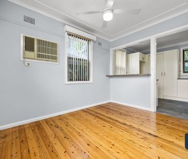 Charming Family Home with Sunroom - Photo 2