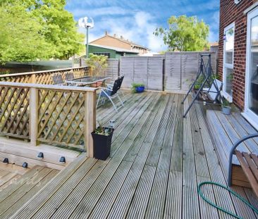 4 bedroom end of terrace house to rent - Photo 1