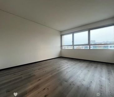 "Helle 3.5 Zimmerwohnung im Herzen von Biel per 01.07.2025 zu vermi... - Photo 1