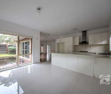 TOWNHOUSE LIVING IN A GREAT LOCATION - Photo 6