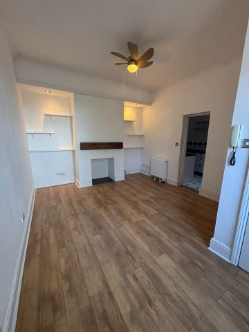 1 Bed Flat, Pelham Crescent, NG7 - Photo 2