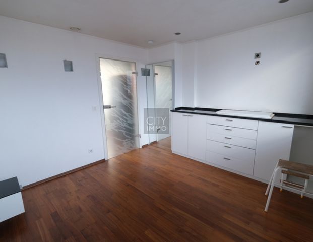Luxuriöse Dachgeschosswohnung mit Balkon, Einbauküche und Schreinereinbauten - Foto 1