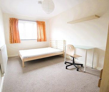 6 bedroom semi-detached house to rent - Photo 5