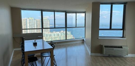 Harbourfront penthouse condo with spectacular views for rent - Photo 2