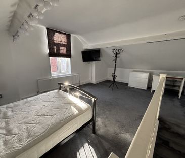 High Street, Sheffield, Swallownest - Photo 4