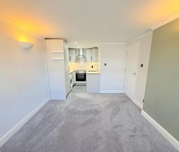 1 BED Flat - Photo 3