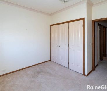 Family-friendly home in great location - Photo 6