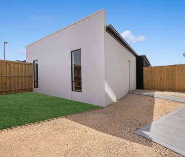 Brand-New 3-Bedroom Townhouse in Prime Wyndham Vale Location - Photo 5