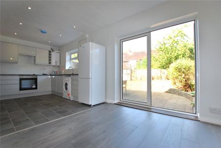 4 bedroom semi-detached house to rent - Photo 4
