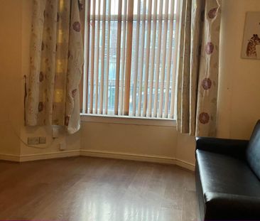 4 bedroom end of terrace house to rent - Photo 6