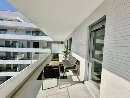 Alquiler de piso en Avenida Miguel de Cervantes s/n - Photo 2