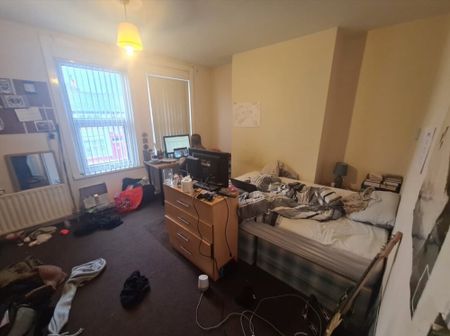 5 Bed - 20 Walmsley Road, Hyde Park, Leeds - LS6 1NG - Student - Photo 3