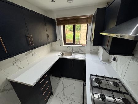 4 bedroom terraced house to rent - Photo 5
