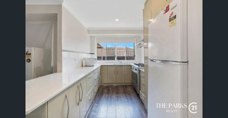 Modern Family Home - Photo 3