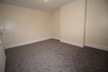 3 bedroom apartment to rent - Photo 3