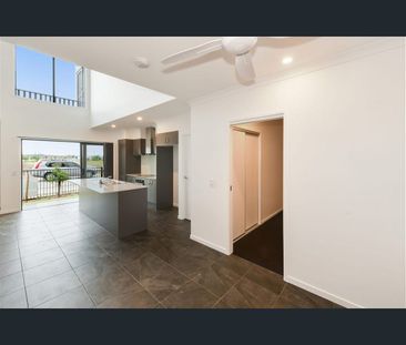 MODERN AND LOW MAINTENANCE LIVING IN THE HEART OF BARINGA - Photo 6