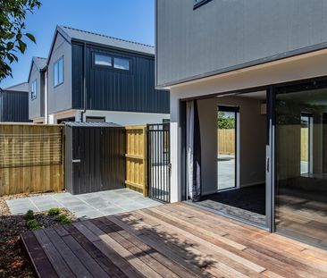 Modern Two-bedroom Townhouse with Off-street Park - Photo 5